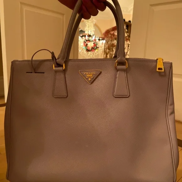 Authentic Prada tote - Picture 4 of 4